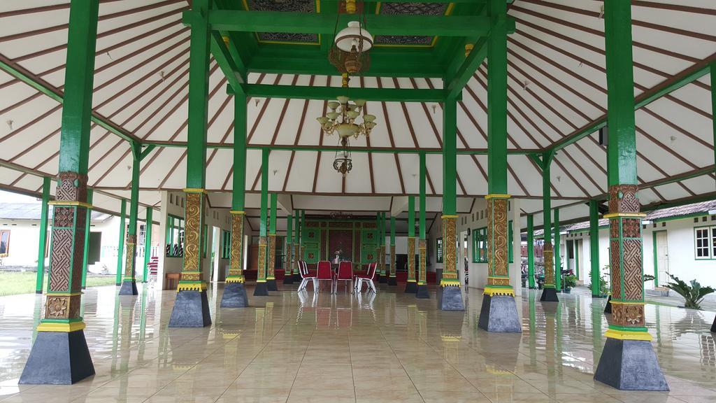 Putri Duyung Guest House Karangpandan Exterior photo