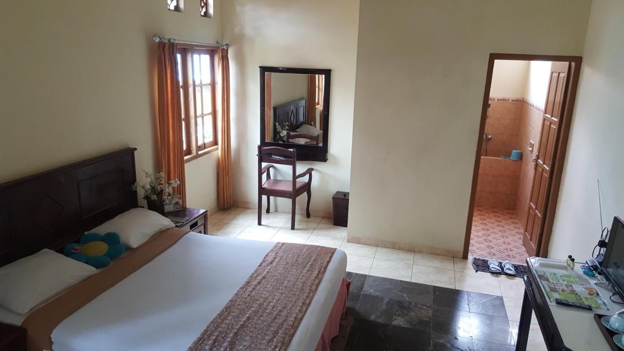 Putri Duyung Guest House Karangpandan Exterior photo